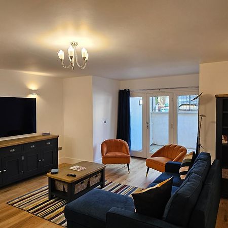 Spacious Modern 2-Bed Parking & Wi-Fi & 65"Oled บริสตอล ภายนอก รูปภาพ