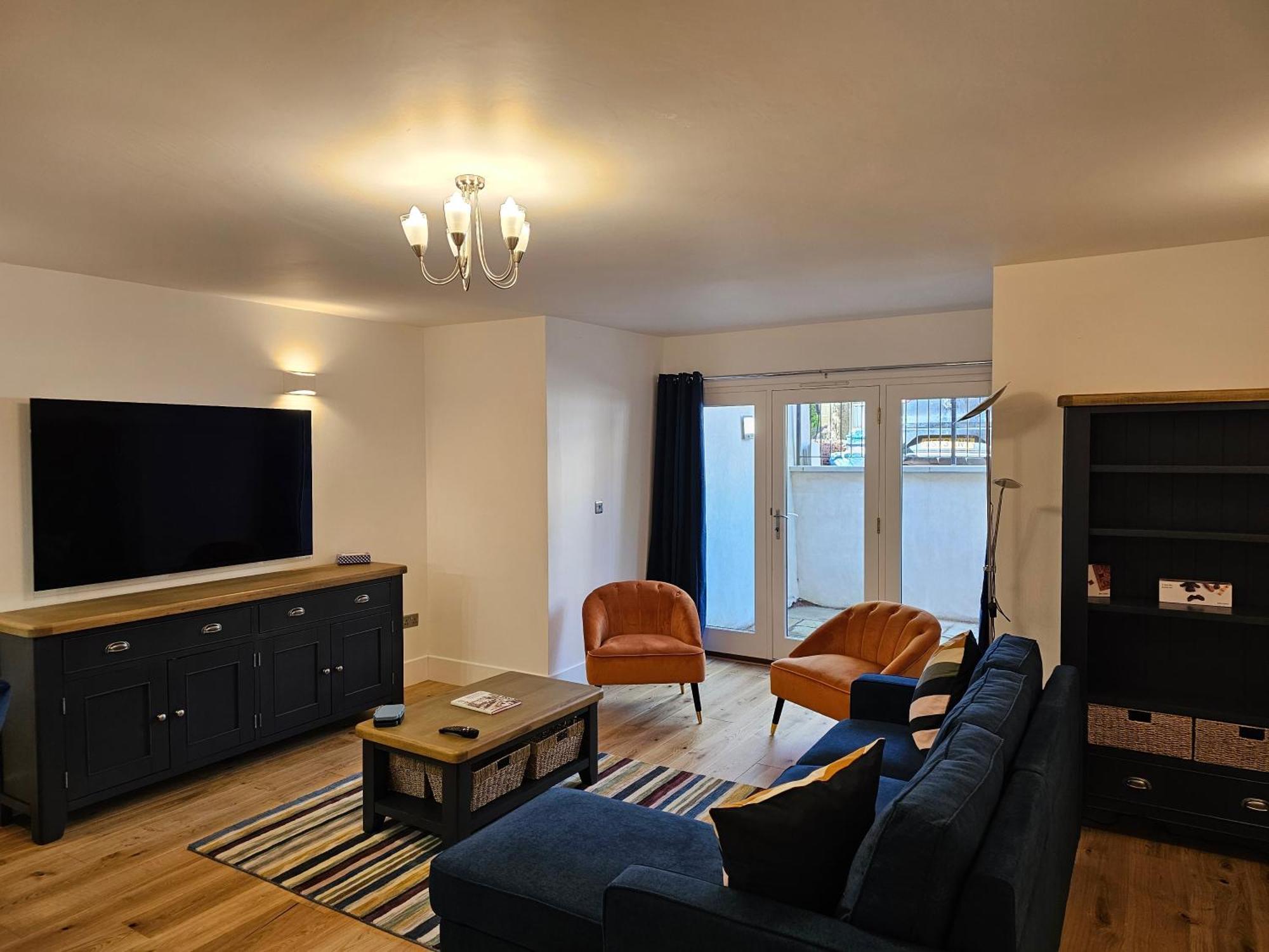 Spacious Modern 2-Bed Parking & Wi-Fi & 65"Oled บริสตอล ภายนอก รูปภาพ