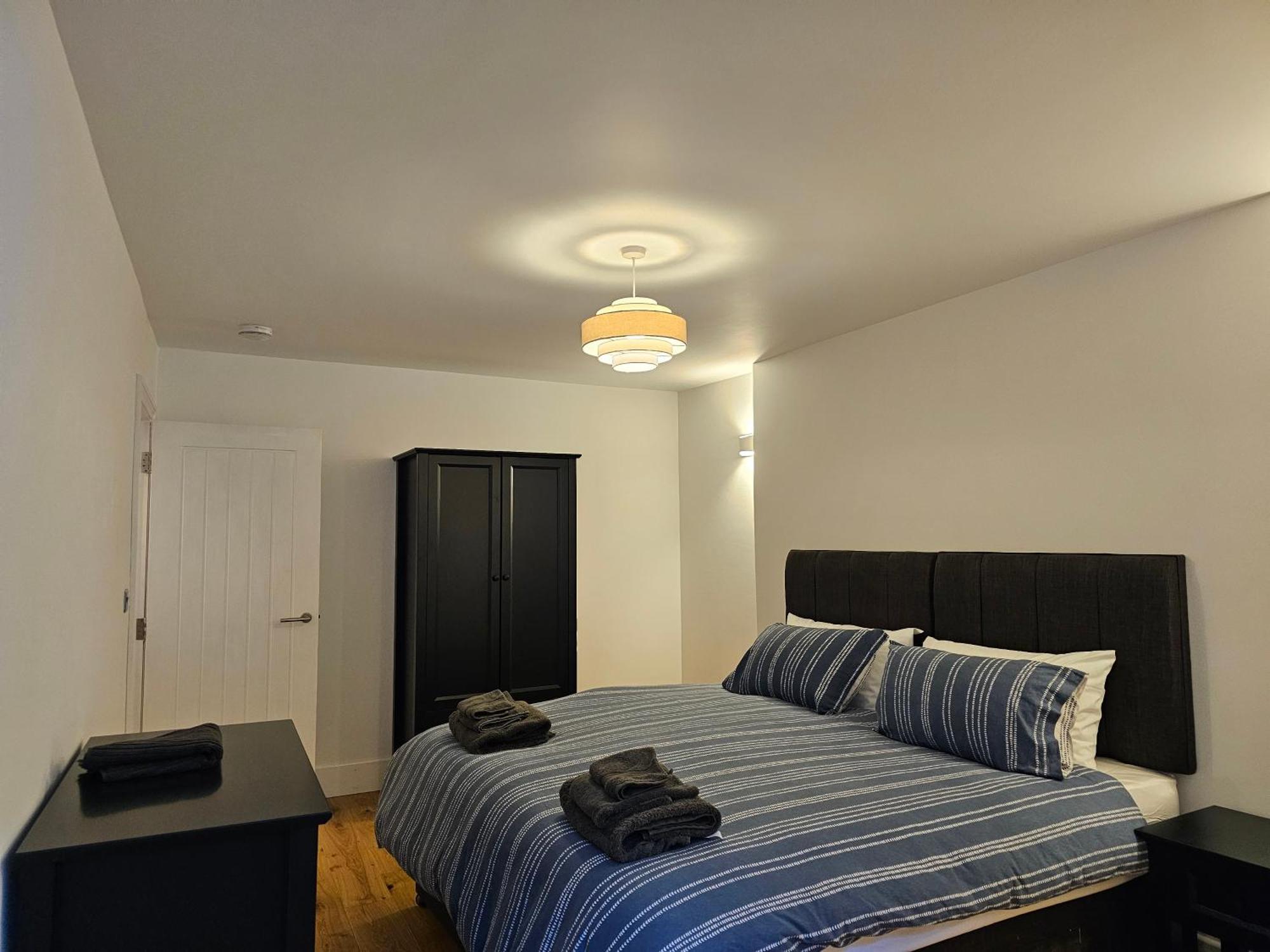 Spacious Modern 2-Bed Parking & Wi-Fi & 65"Oled บริสตอล ภายนอก รูปภาพ