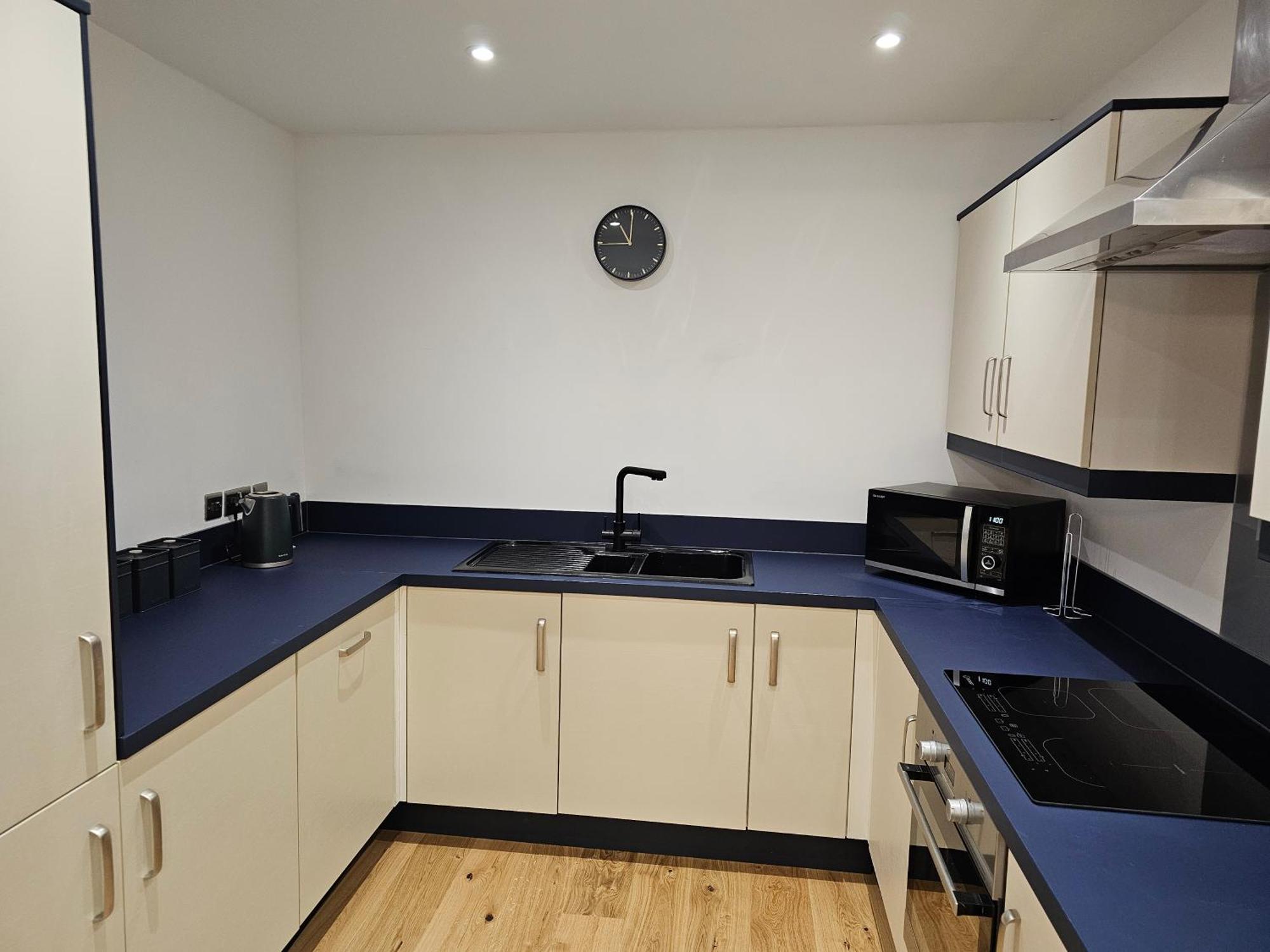 Spacious Modern 2-Bed Parking & Wi-Fi & 65"Oled บริสตอล ภายนอก รูปภาพ