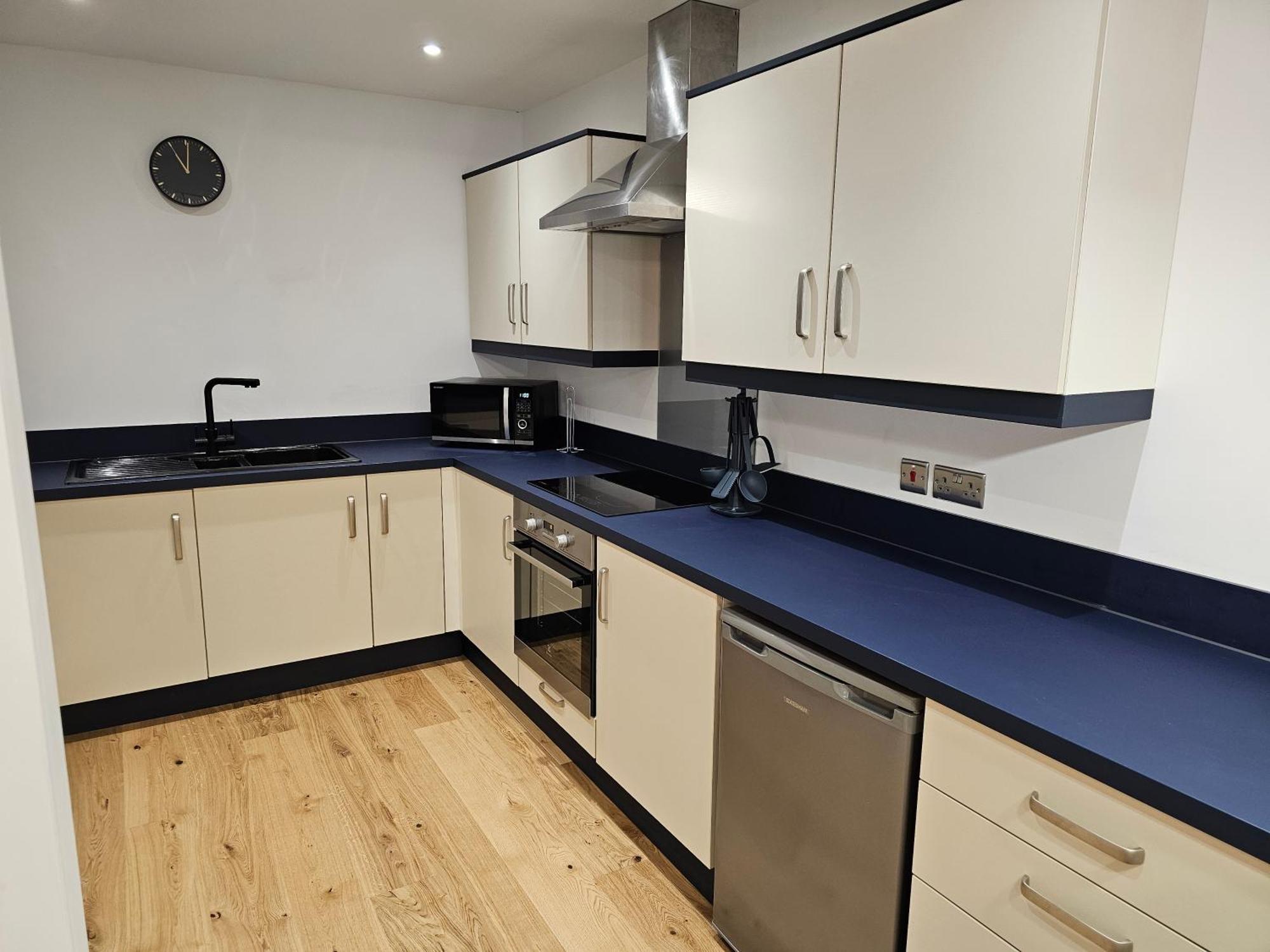 Spacious Modern 2-Bed Parking & Wi-Fi & 65"Oled บริสตอล ภายนอก รูปภาพ