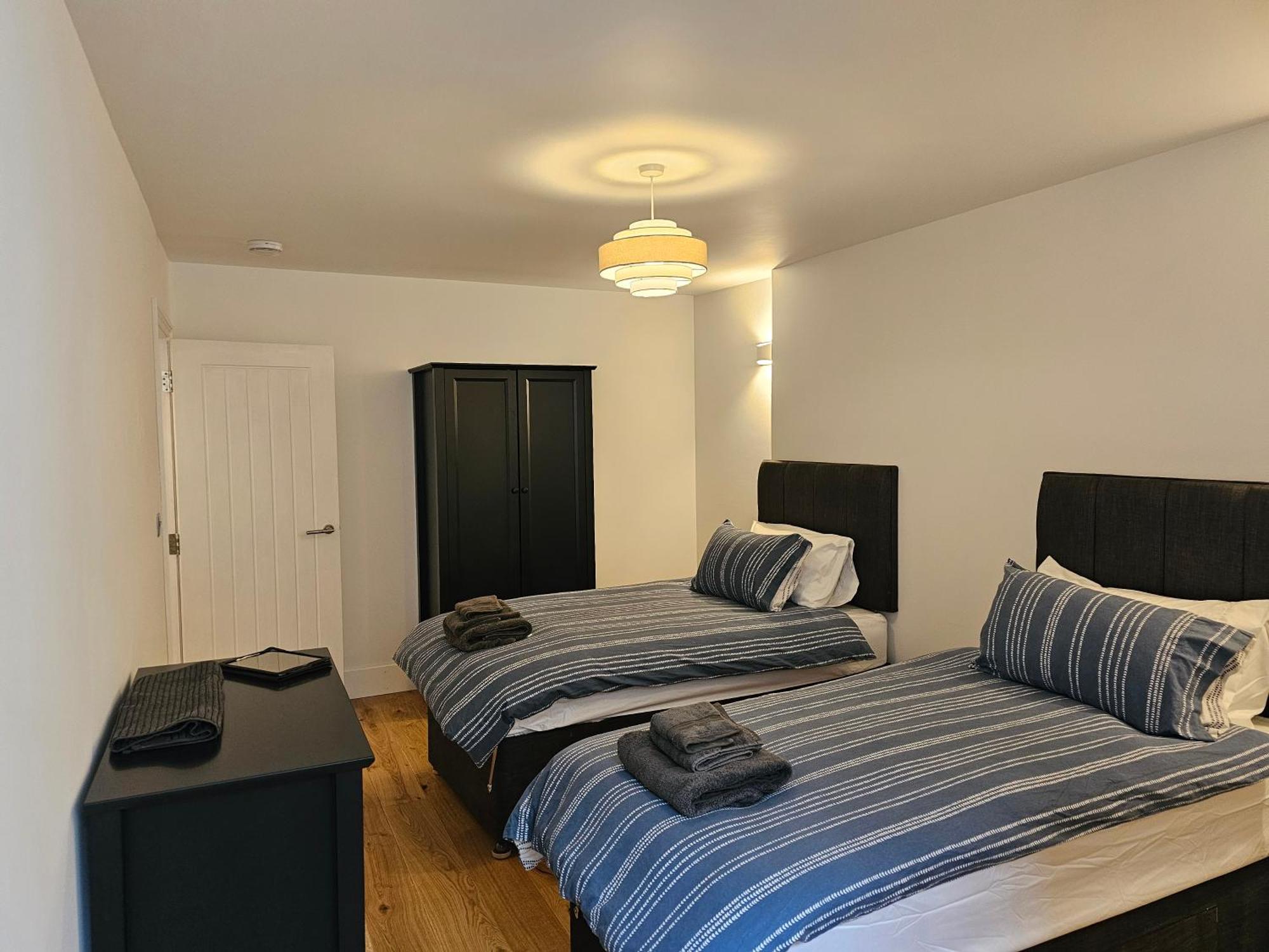 Spacious Modern 2-Bed Parking & Wi-Fi & 65"Oled บริสตอล ภายนอก รูปภาพ